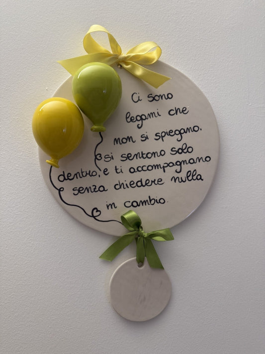 Fiocco nascita in ceramica con palloncini giallo e verde