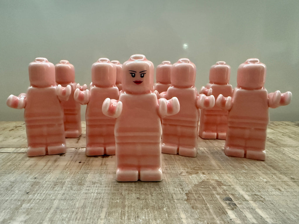 Omino colorato rosa cipria