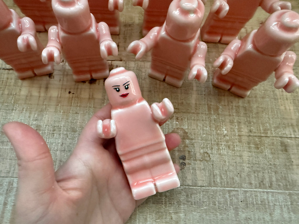 Omino colorato rosa cipria