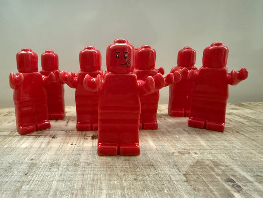 Omino colorato rosso